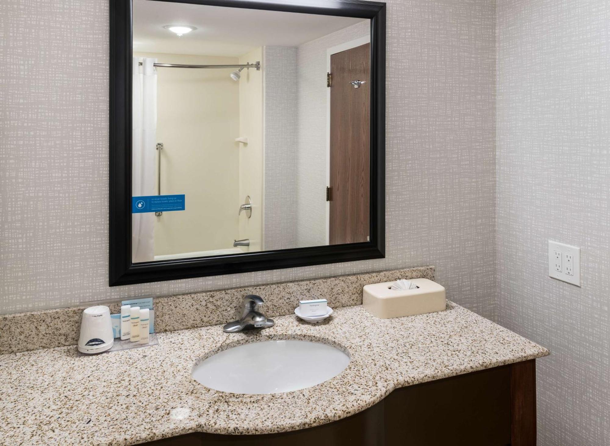 Hampton Inn & Suites Chicago North Shore Skokie Exterior photo
